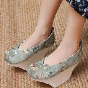 women shoes Heels